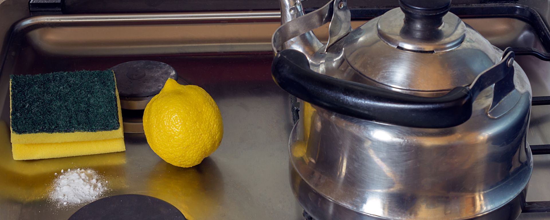 How to clean a kettle with lemon