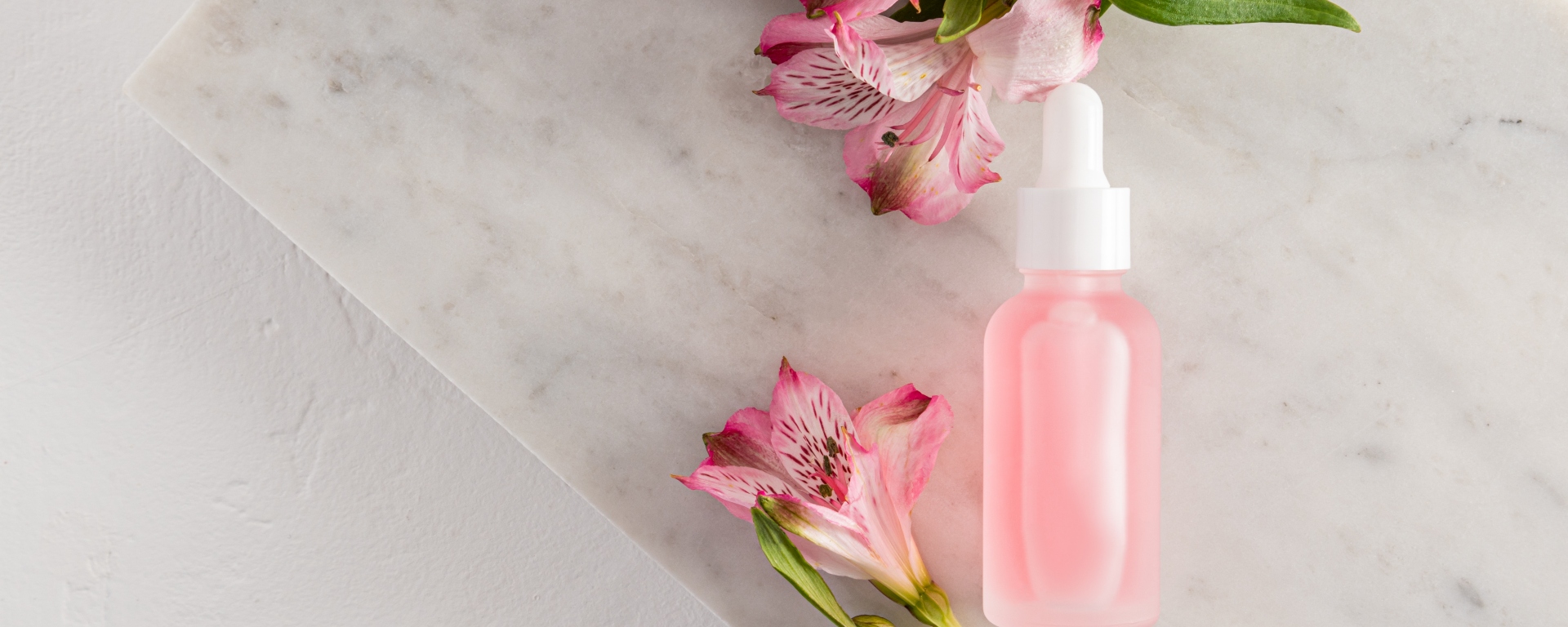 The Scent of Love: Choosing the Right Aromas for Your Valentine's Day Home Cleaning