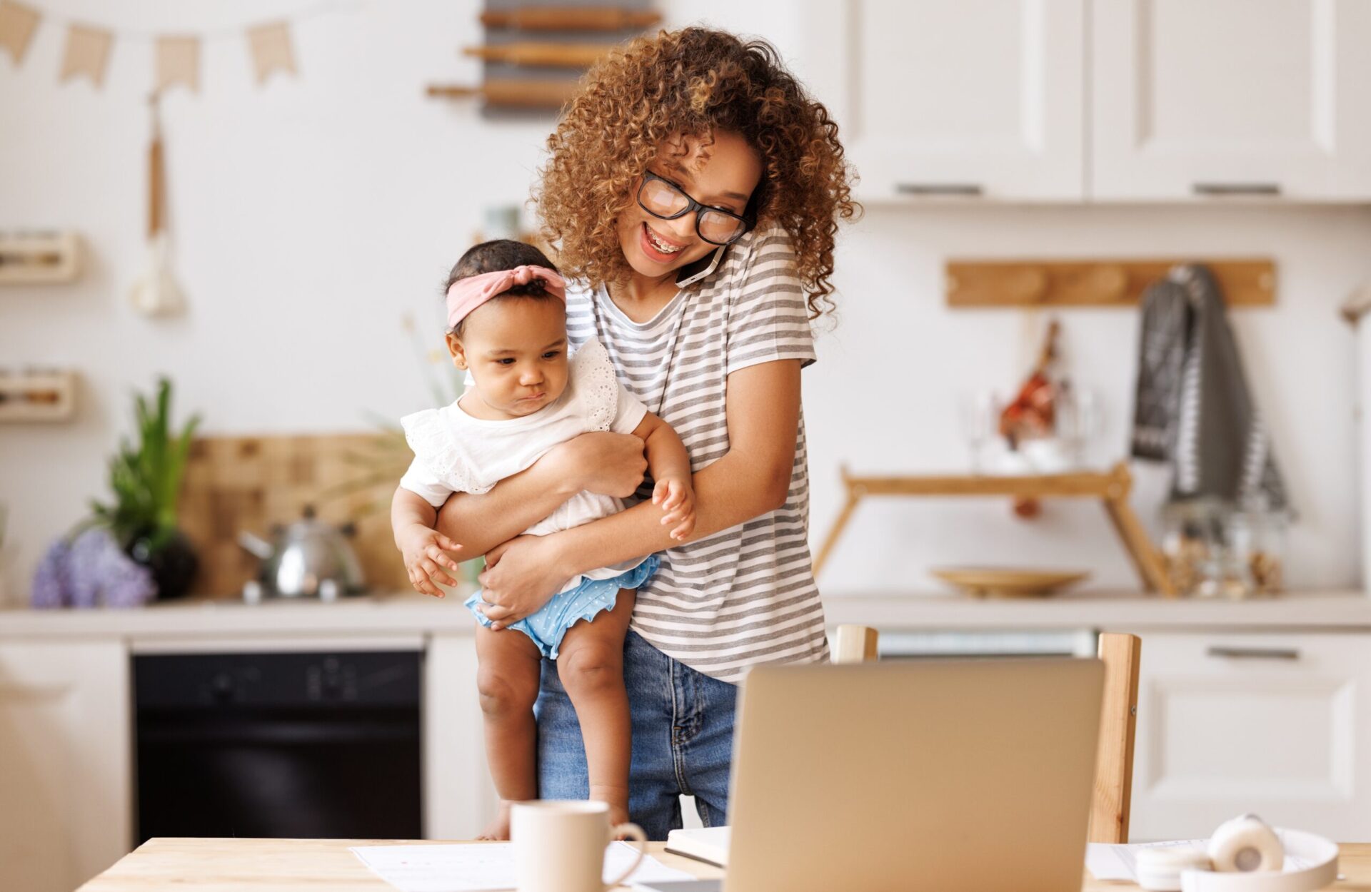 Mom’s Best Cleaning Hacks: Time-Saving Tips for Busy Moms